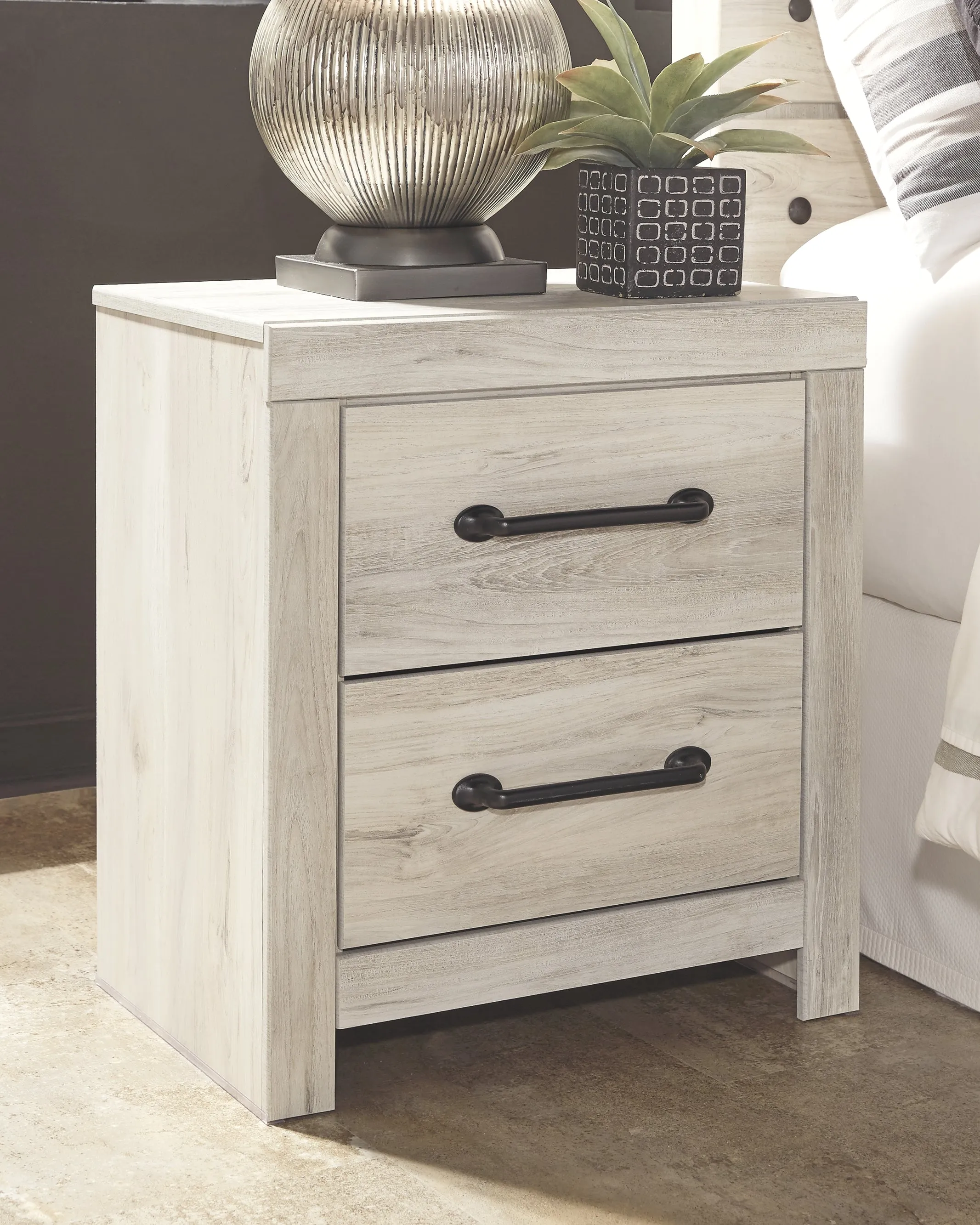 Cambeck Queen Bed with Dresser, Mirror and Nightstand