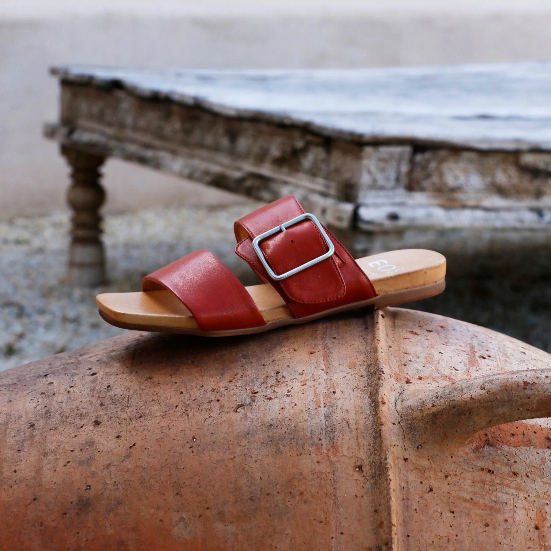 DALLAS LEATHER BUCKLE SANDAL