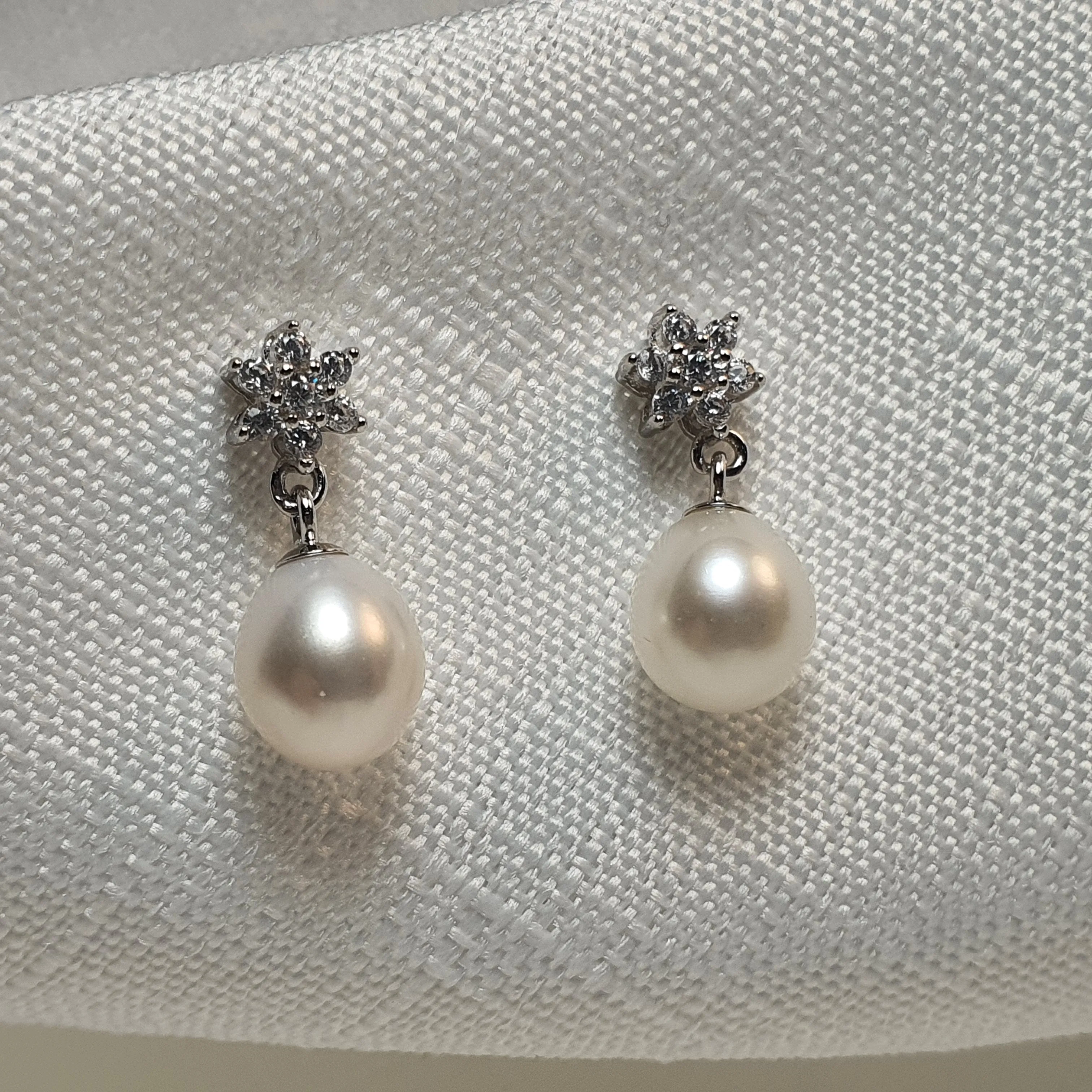 Flower Design & Rice Freshwater Pearl Earring, Sterling Silver