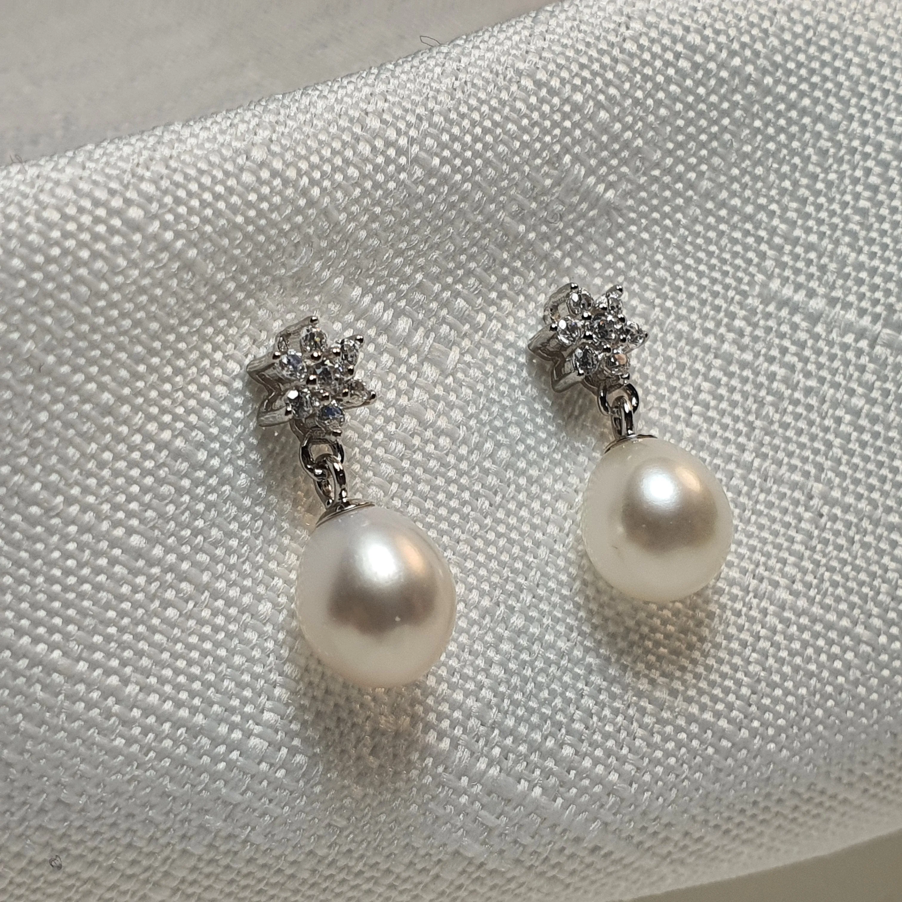 Flower Design & Rice Freshwater Pearl Earring, Sterling Silver