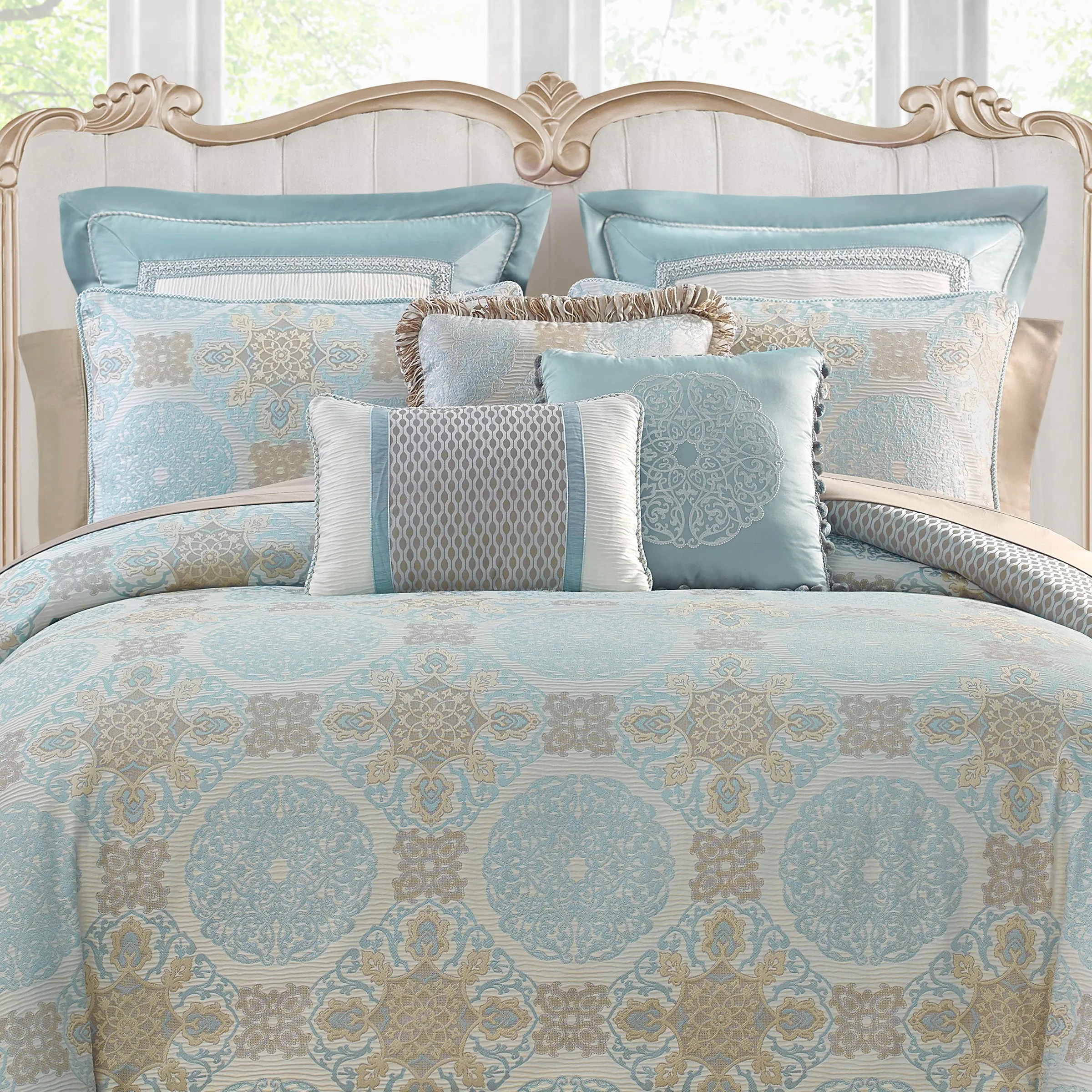 Jonet 6 Piece Comforter Set