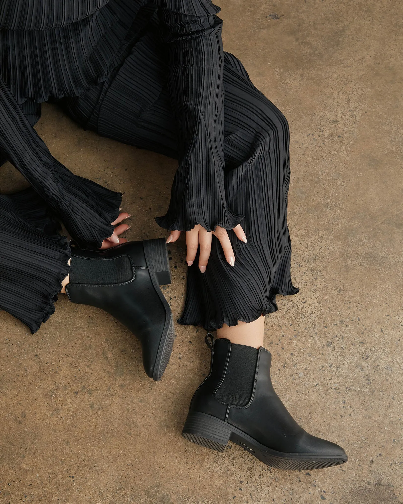 Wider Fit ELLIOT Vegan Ankle Chelsea Boots